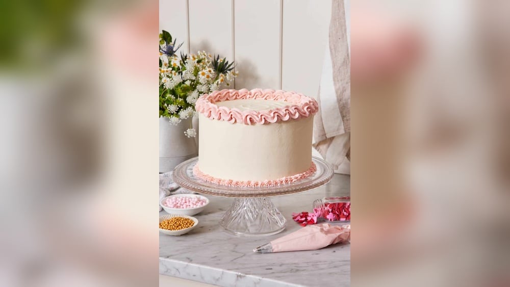 How to Decorate a Cake