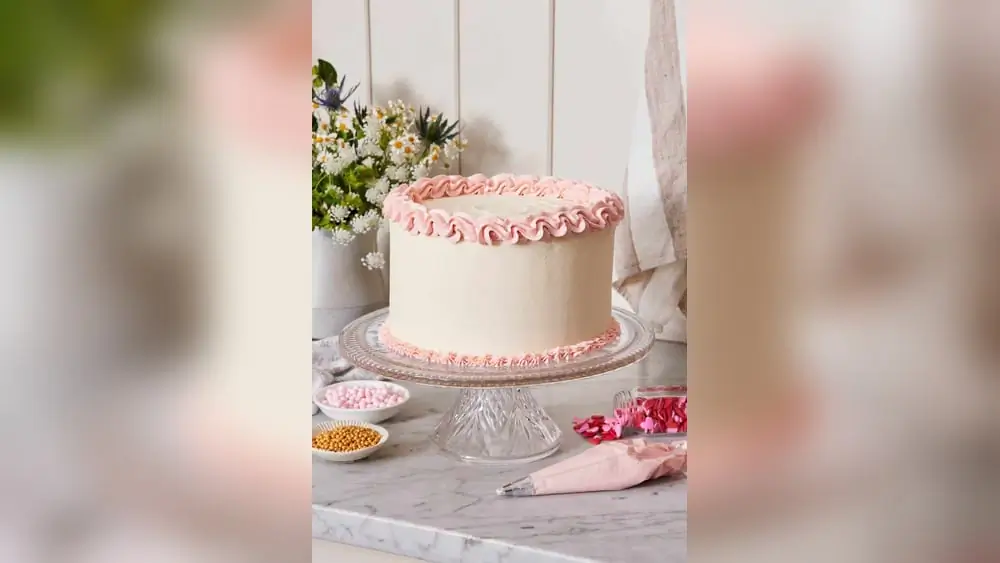 How to Decorate a Cake