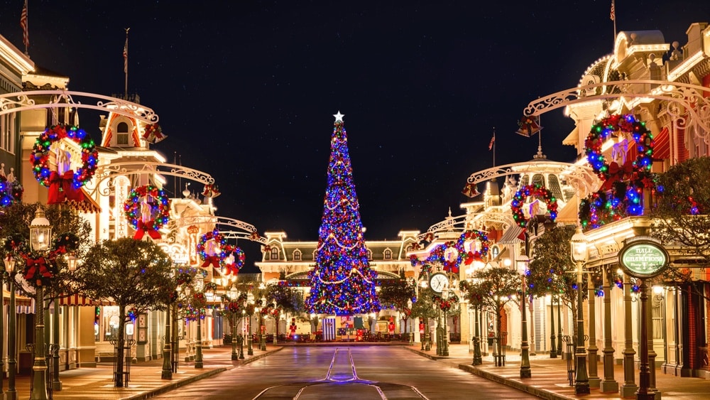 When Does Disney Decorate for Christmas