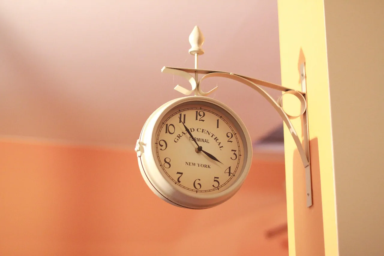 How to Fix a Wall Clock
