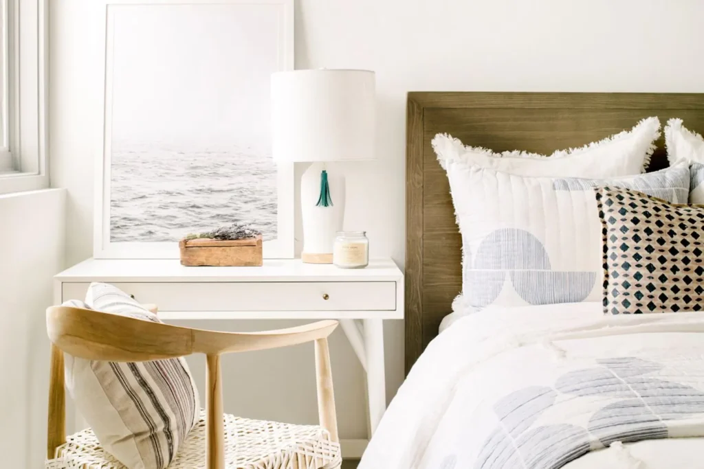 How to Organize Furniture in Small Bedroom